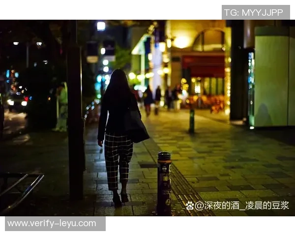 足球是孤独的旅程在喧嚣中寻找内心的宁静与自我